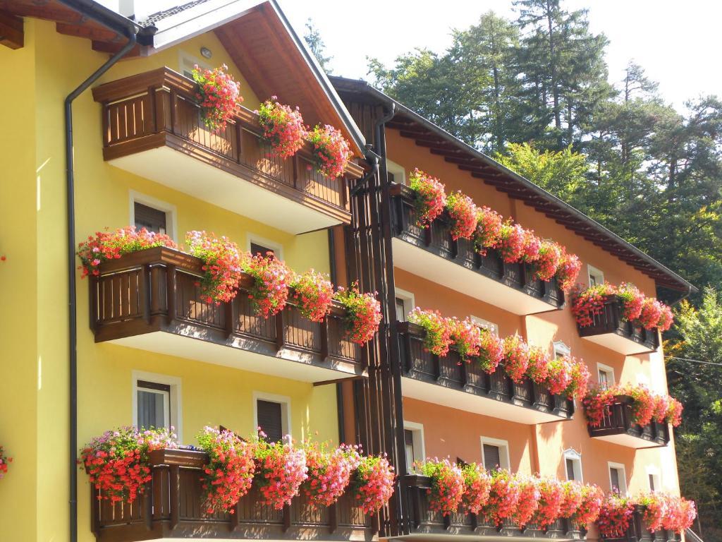 Hotel Miramonti Bedollo Ruang foto